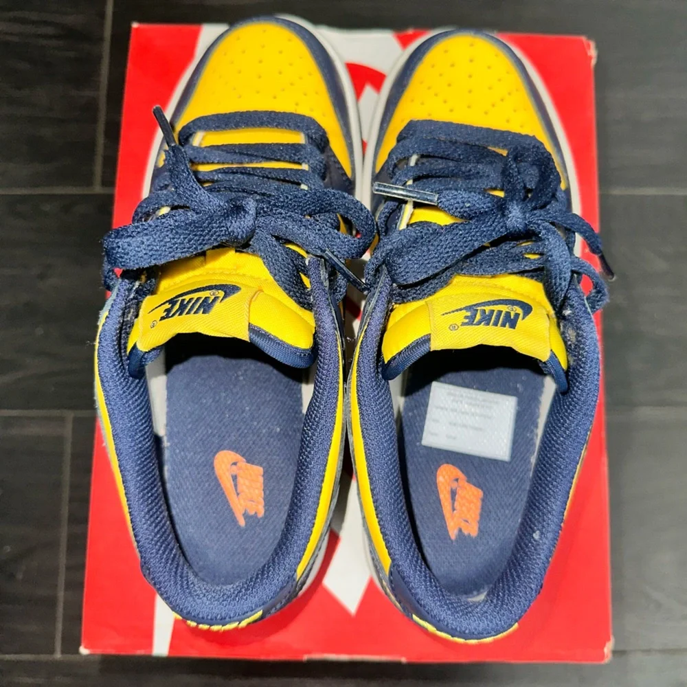 Nike Dunk Low - Michigan - Picture 4 of 5